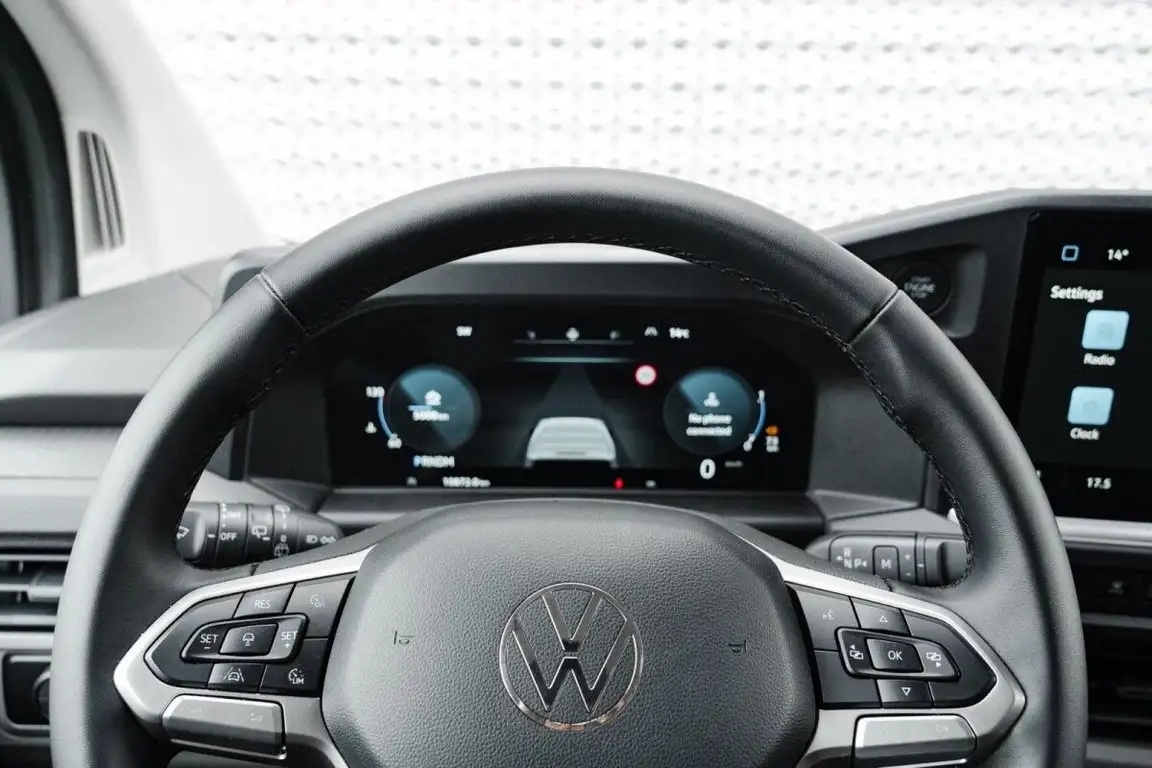 VOLKSWAGEN CARAVELLE