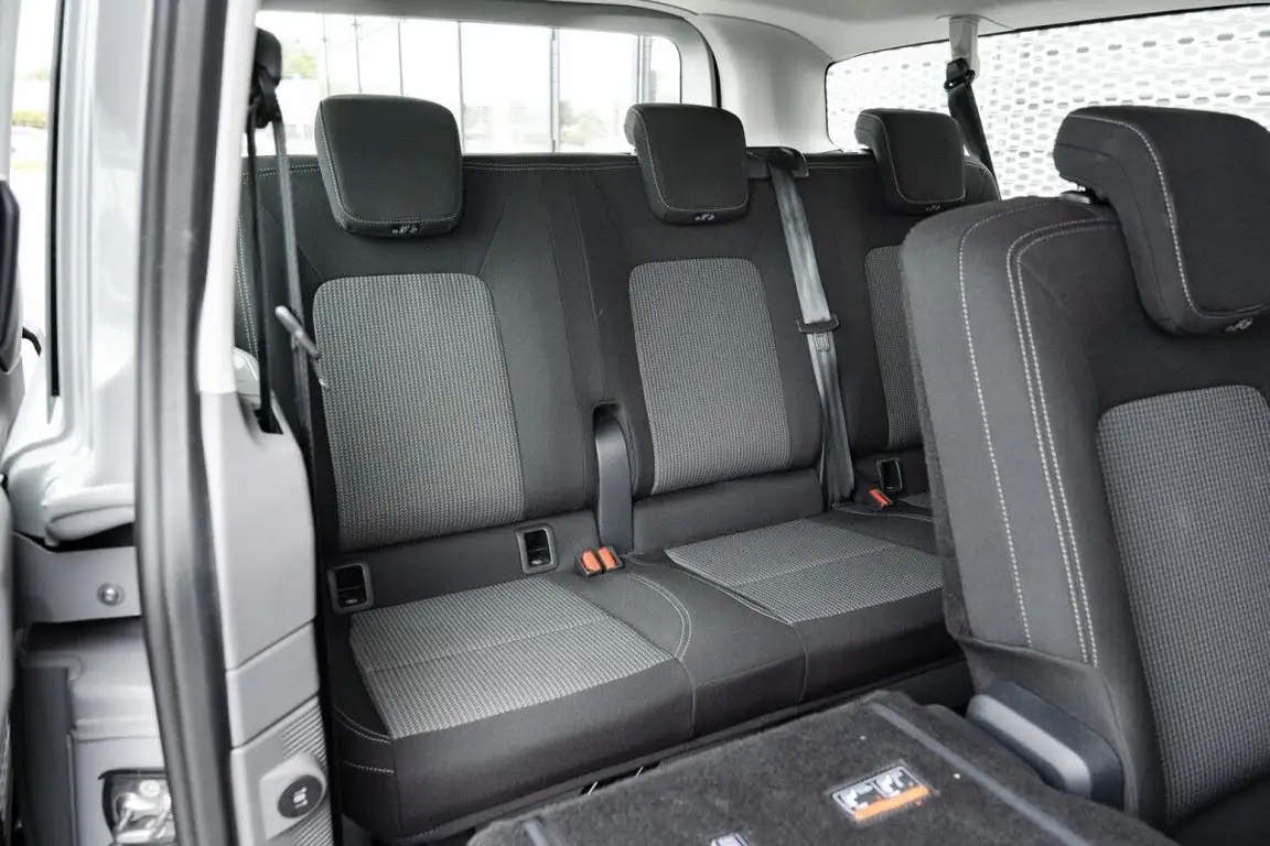 VOLKSWAGEN CARAVELLE