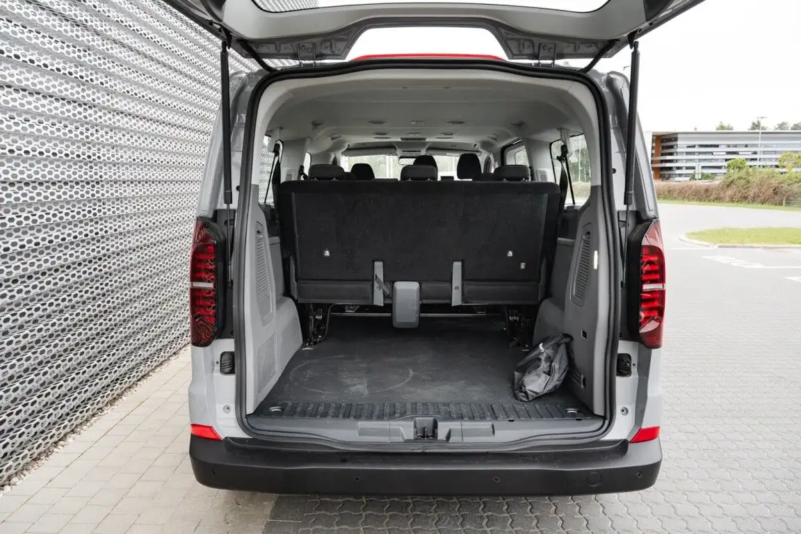 VOLKSWAGEN CARAVELLE