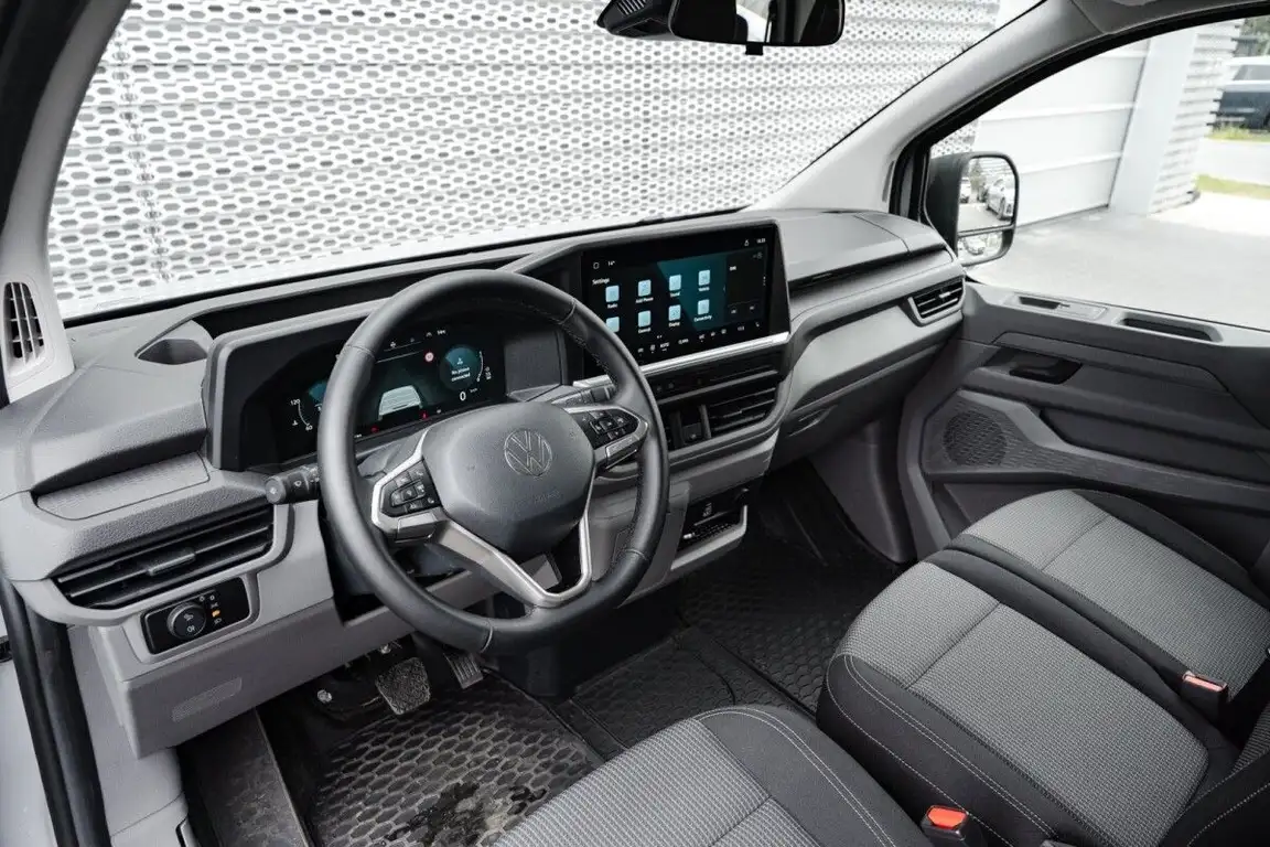 VOLKSWAGEN CARAVELLE