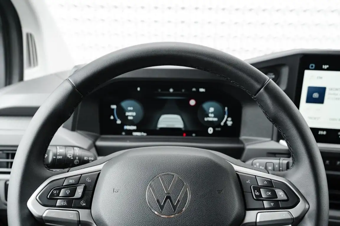 VOLKSWAGEN CARAVELLE