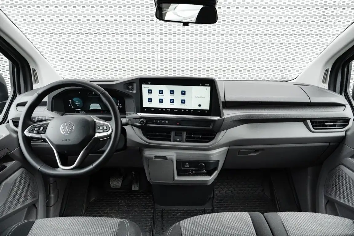 VOLKSWAGEN CARAVELLE