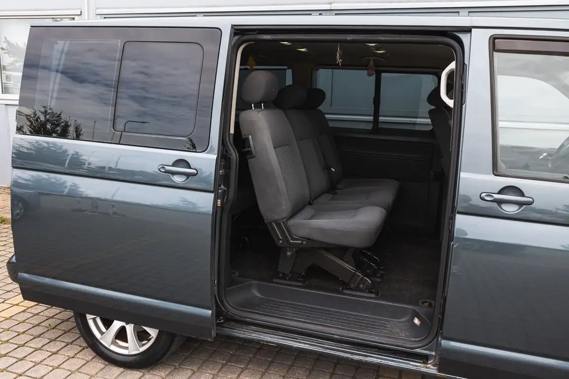 VOLKSWAGEN CARAVELLE