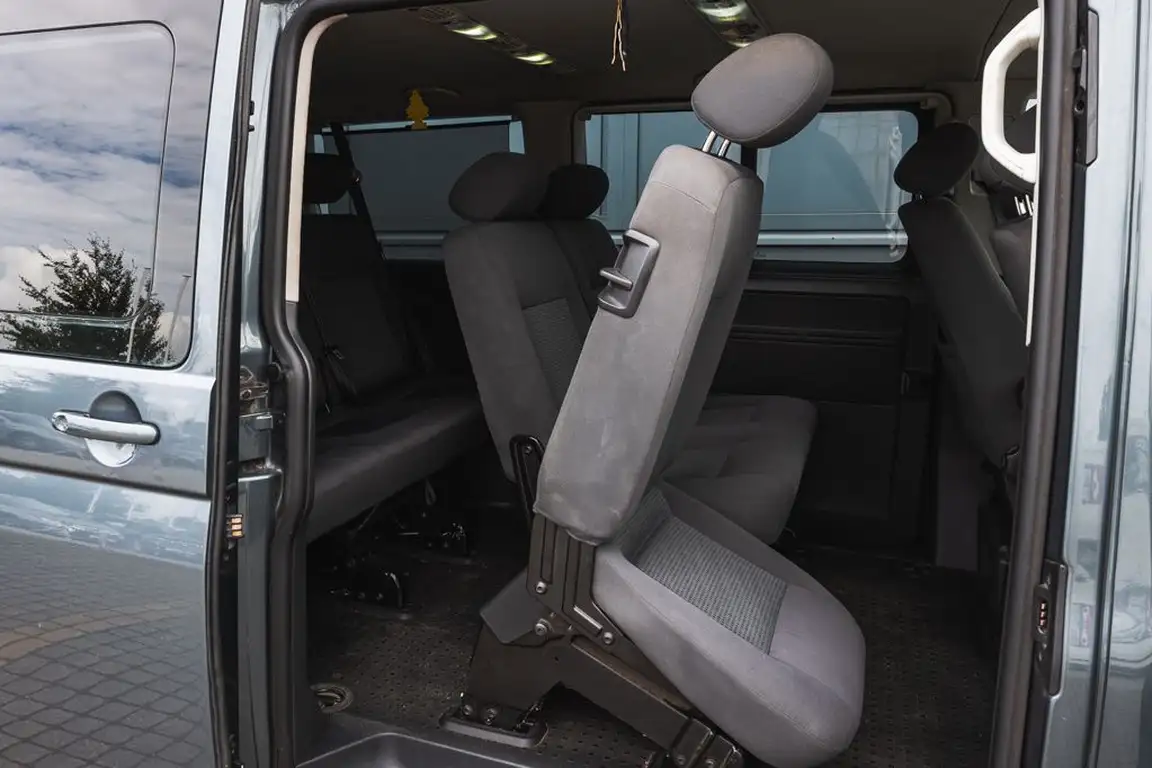 VOLKSWAGEN CARAVELLE