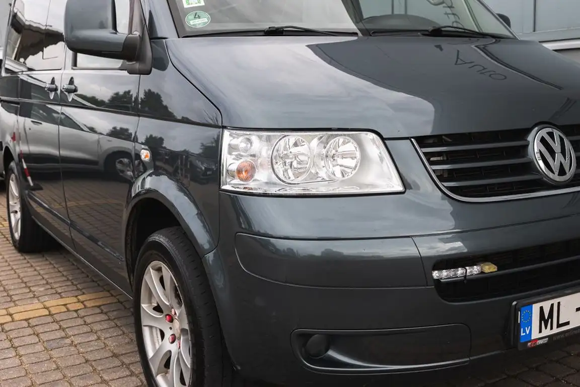 VOLKSWAGEN CARAVELLE