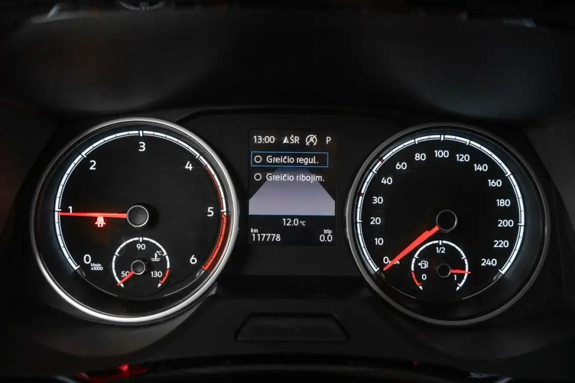 VOLKSWAGEN CARAVELLE