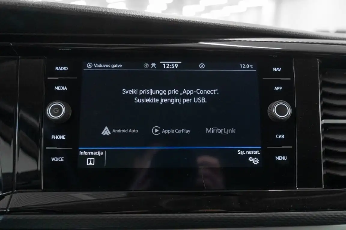 VOLKSWAGEN CARAVELLE