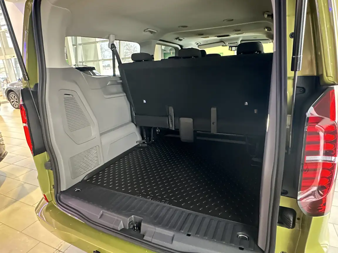 VOLKSWAGEN CARAVELLE