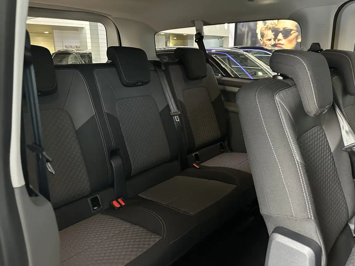 VOLKSWAGEN CARAVELLE