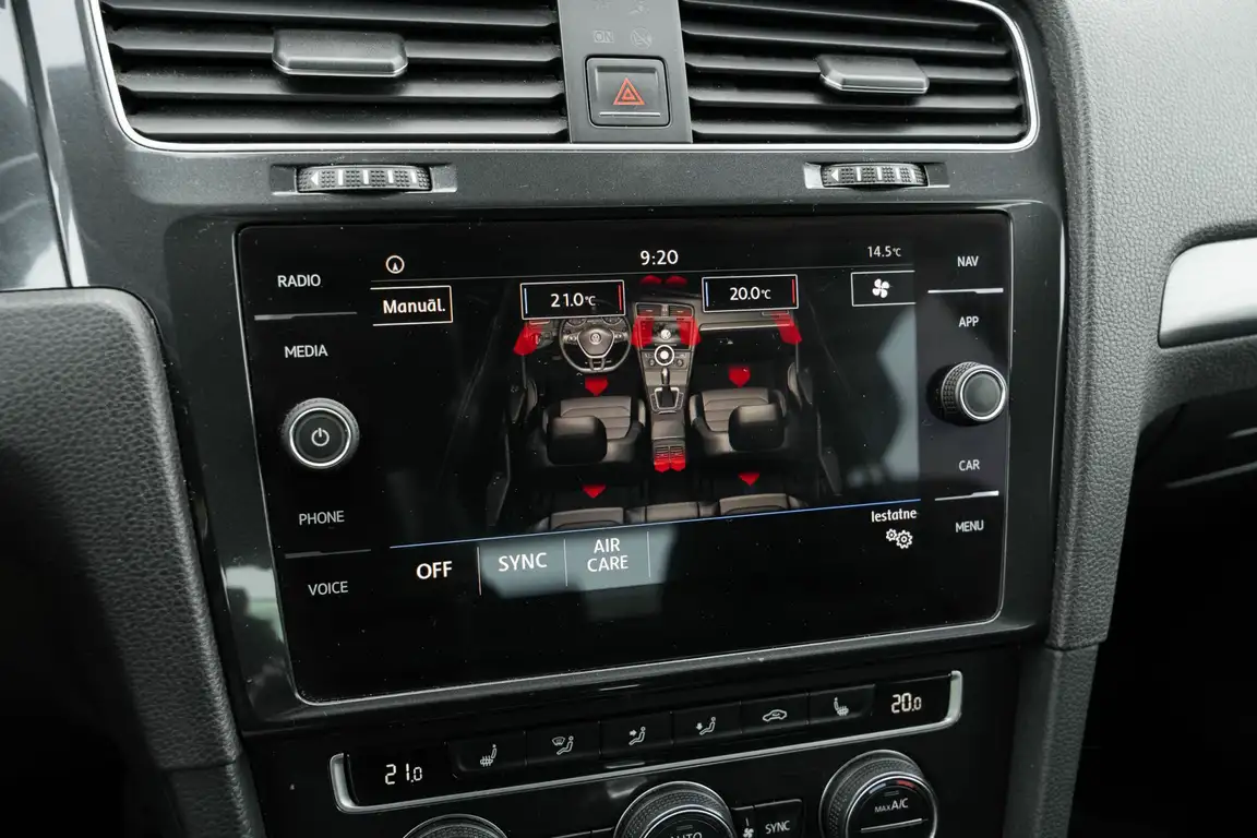VOLKSWAGEN GOLF