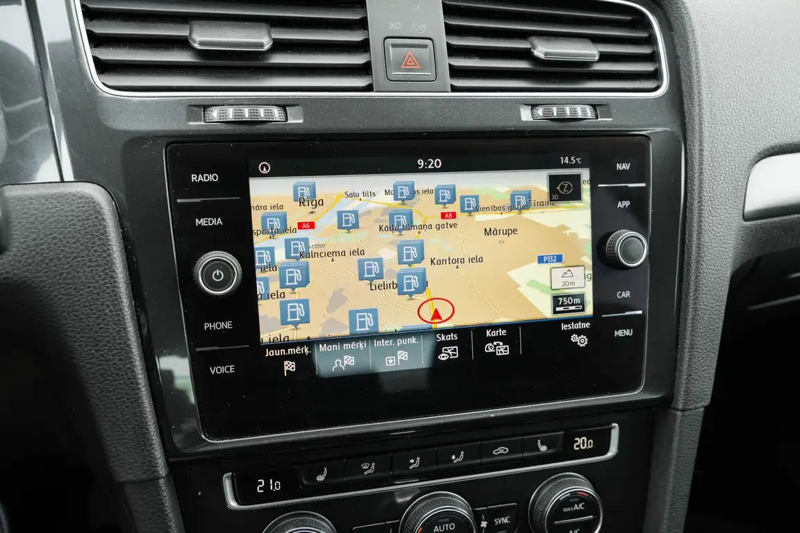 VOLKSWAGEN GOLF