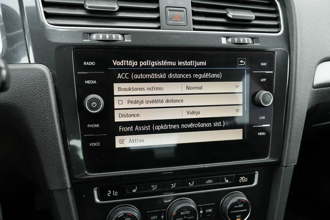VOLKSWAGEN GOLF