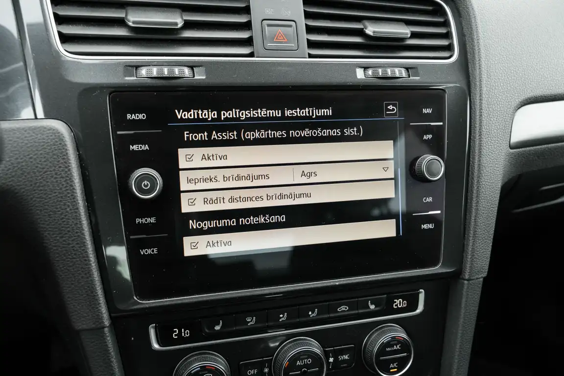 VOLKSWAGEN GOLF