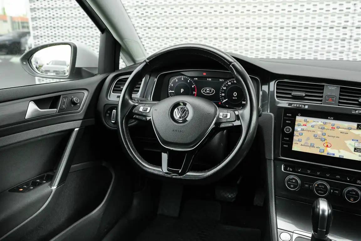 VOLKSWAGEN GOLF