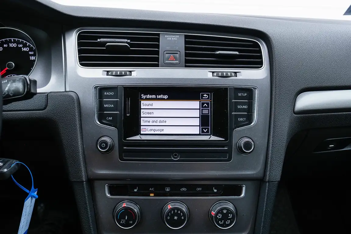 VOLKSWAGEN GOLF