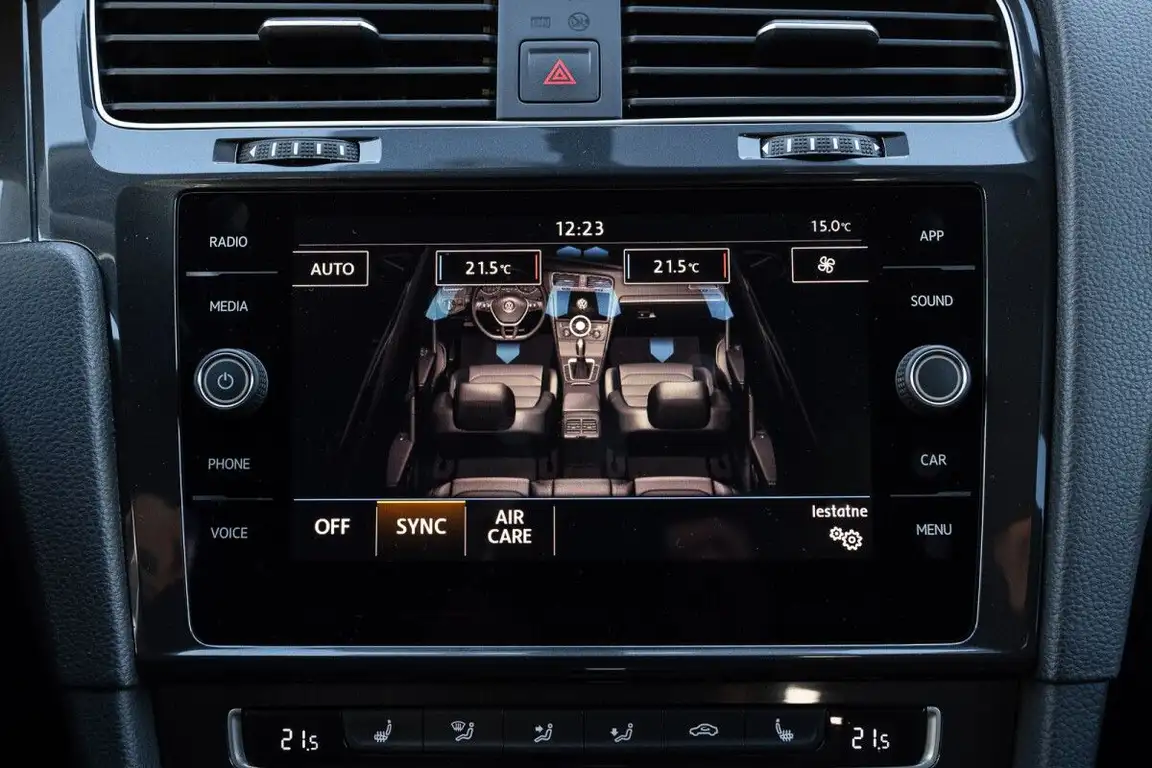 VOLKSWAGEN GOLF