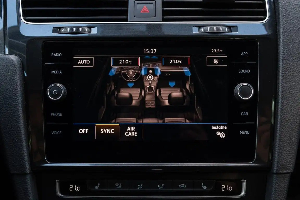 VOLKSWAGEN GOLF