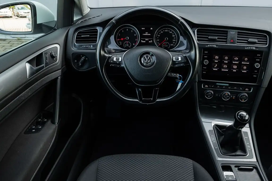 VOLKSWAGEN GOLF