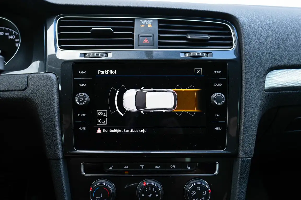 VOLKSWAGEN GOLF