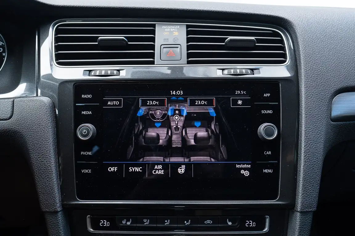 VOLKSWAGEN GOLF