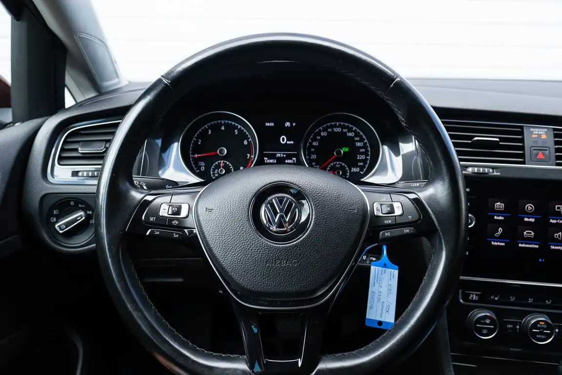 VOLKSWAGEN GOLF