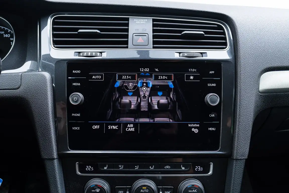 VOLKSWAGEN GOLF