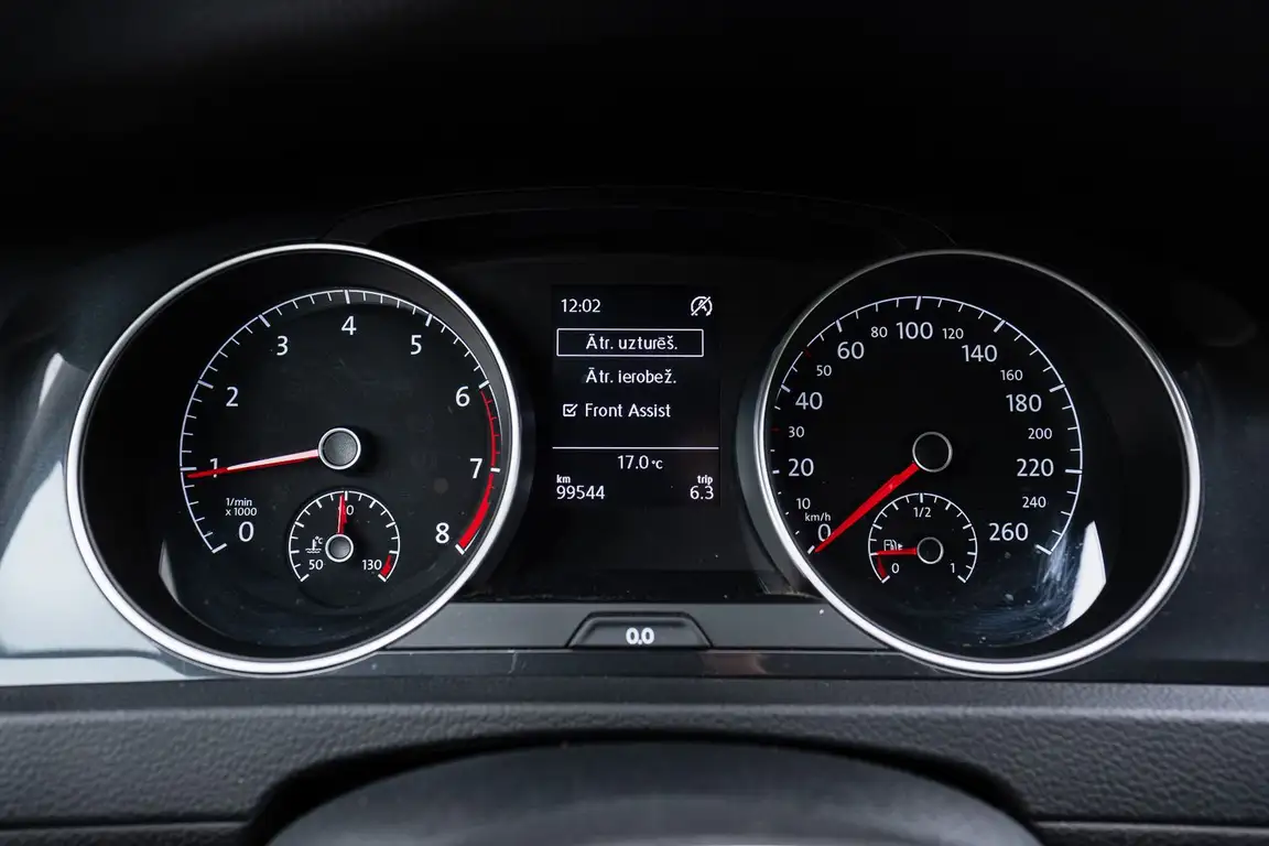 VOLKSWAGEN GOLF