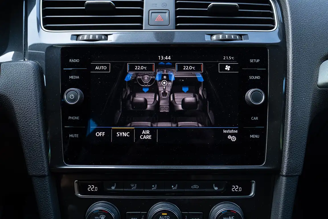 VOLKSWAGEN GOLF