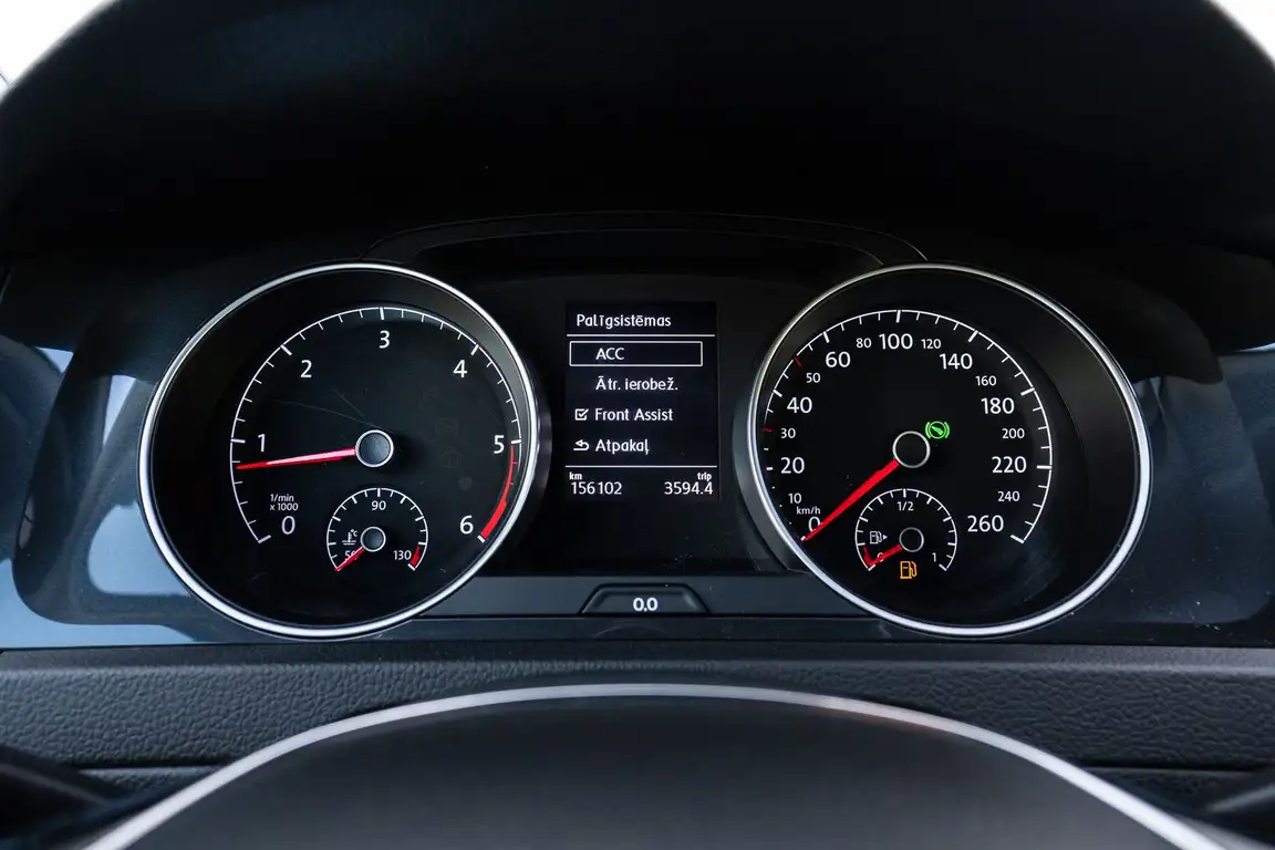 VOLKSWAGEN GOLF