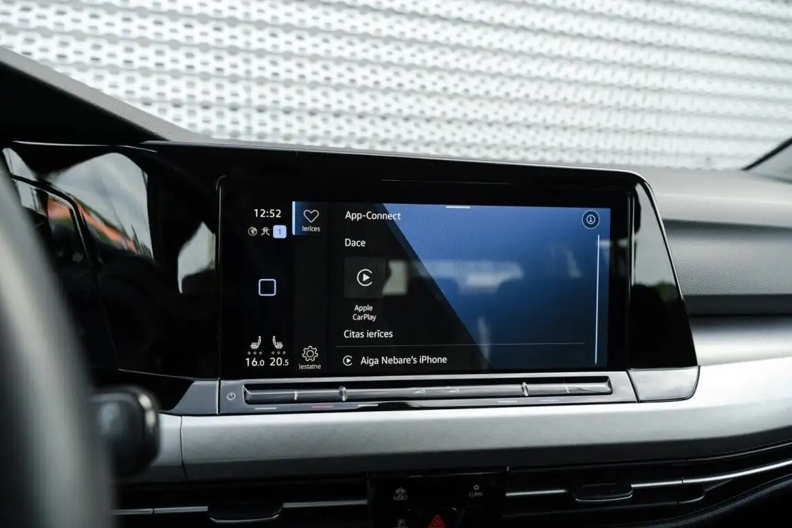 VOLKSWAGEN GOLF