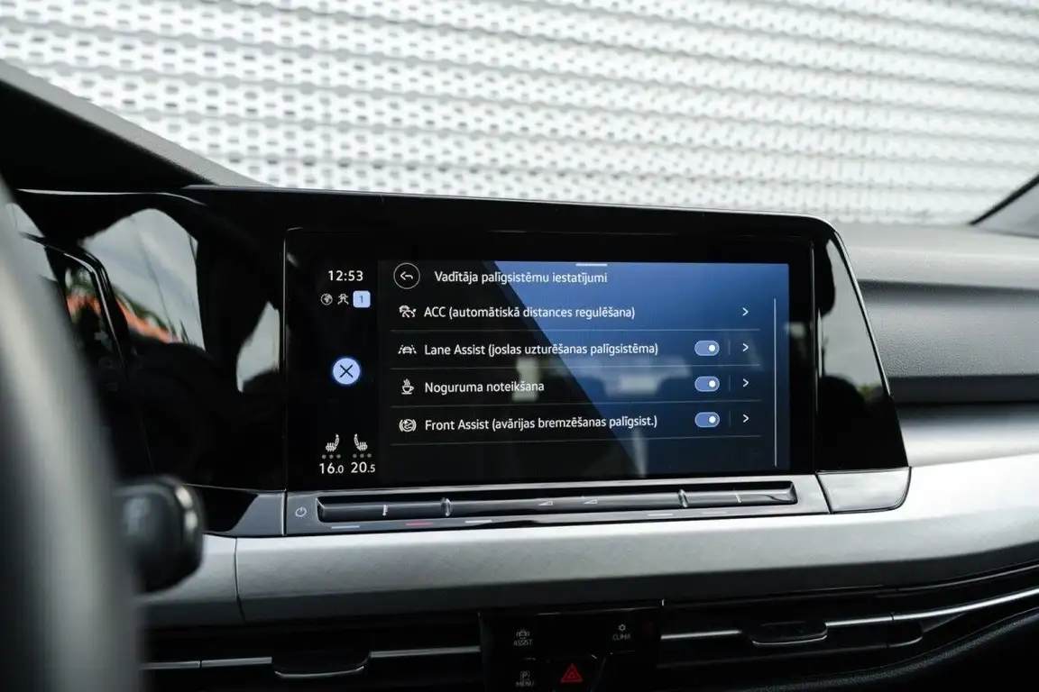 VOLKSWAGEN GOLF