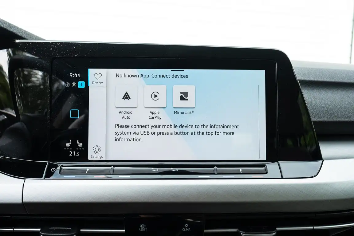 VOLKSWAGEN GOLF