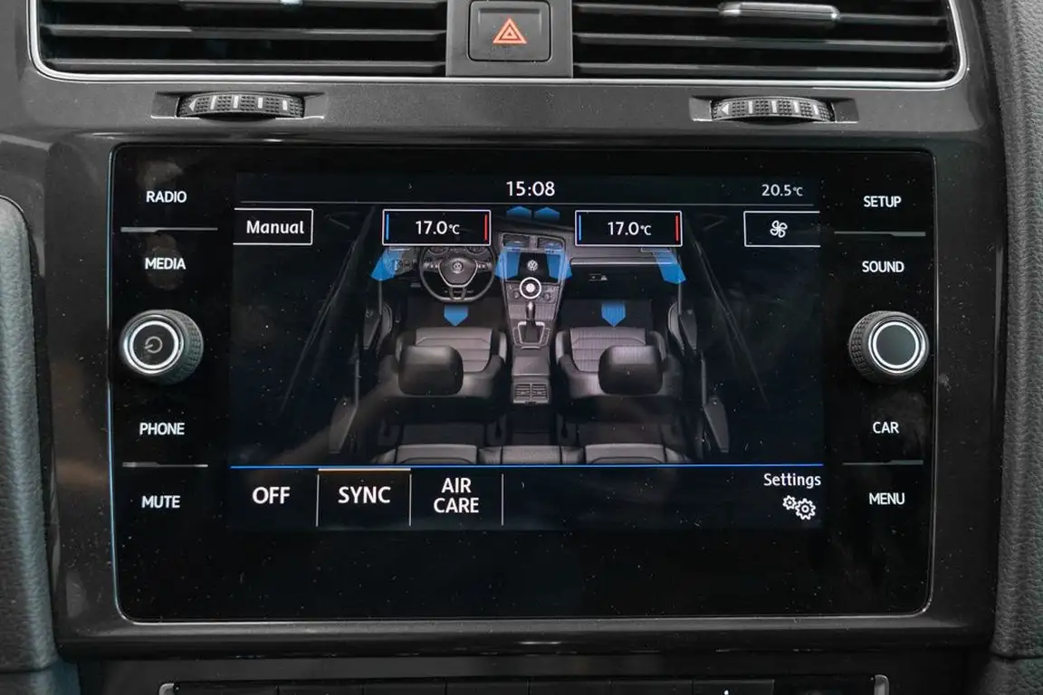VOLKSWAGEN GOLF