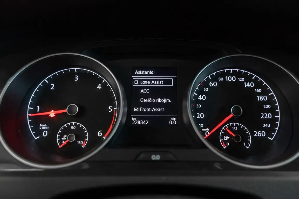 VOLKSWAGEN GOLF