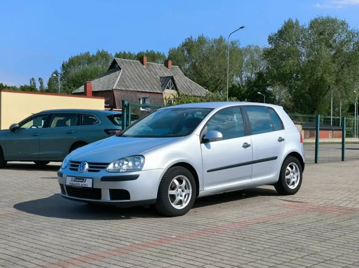 VOLKSWAGEN GOLF