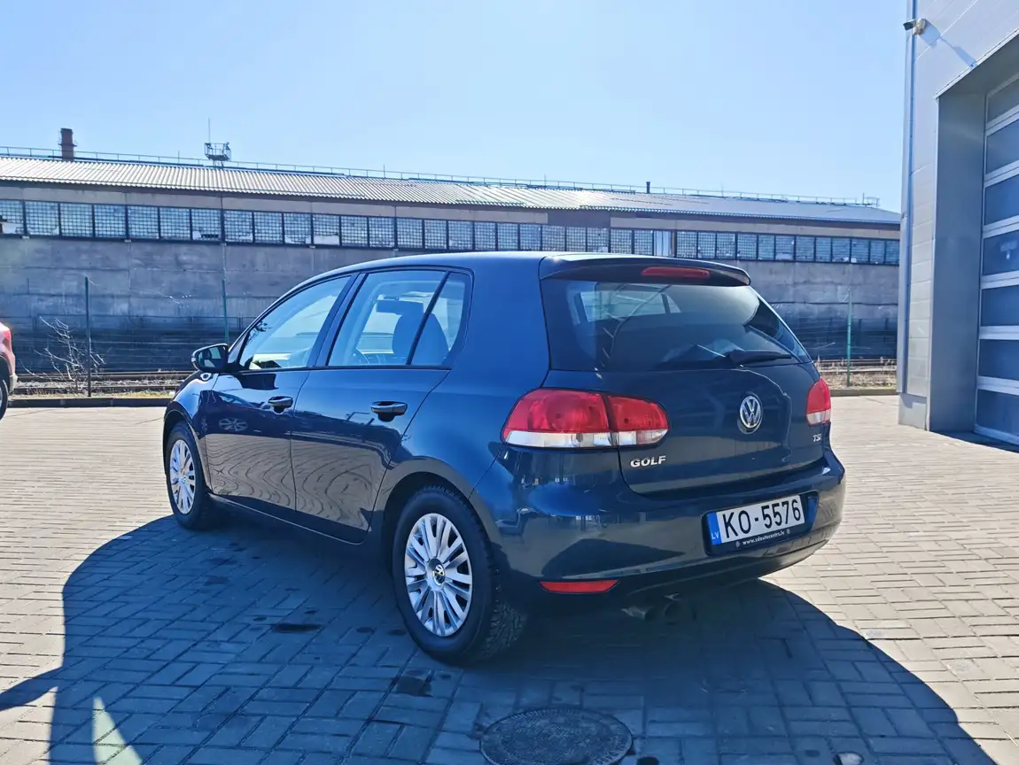 VOLKSWAGEN GOLF