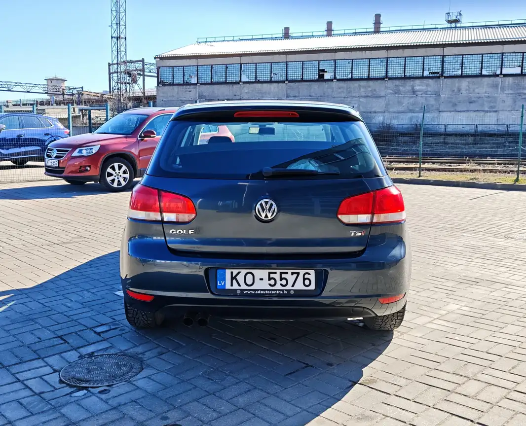 VOLKSWAGEN GOLF