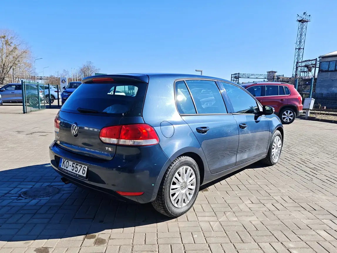 VOLKSWAGEN GOLF