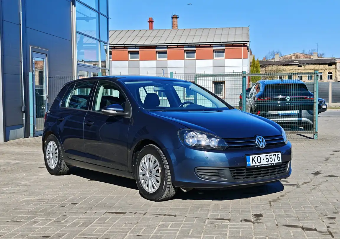 VOLKSWAGEN GOLF