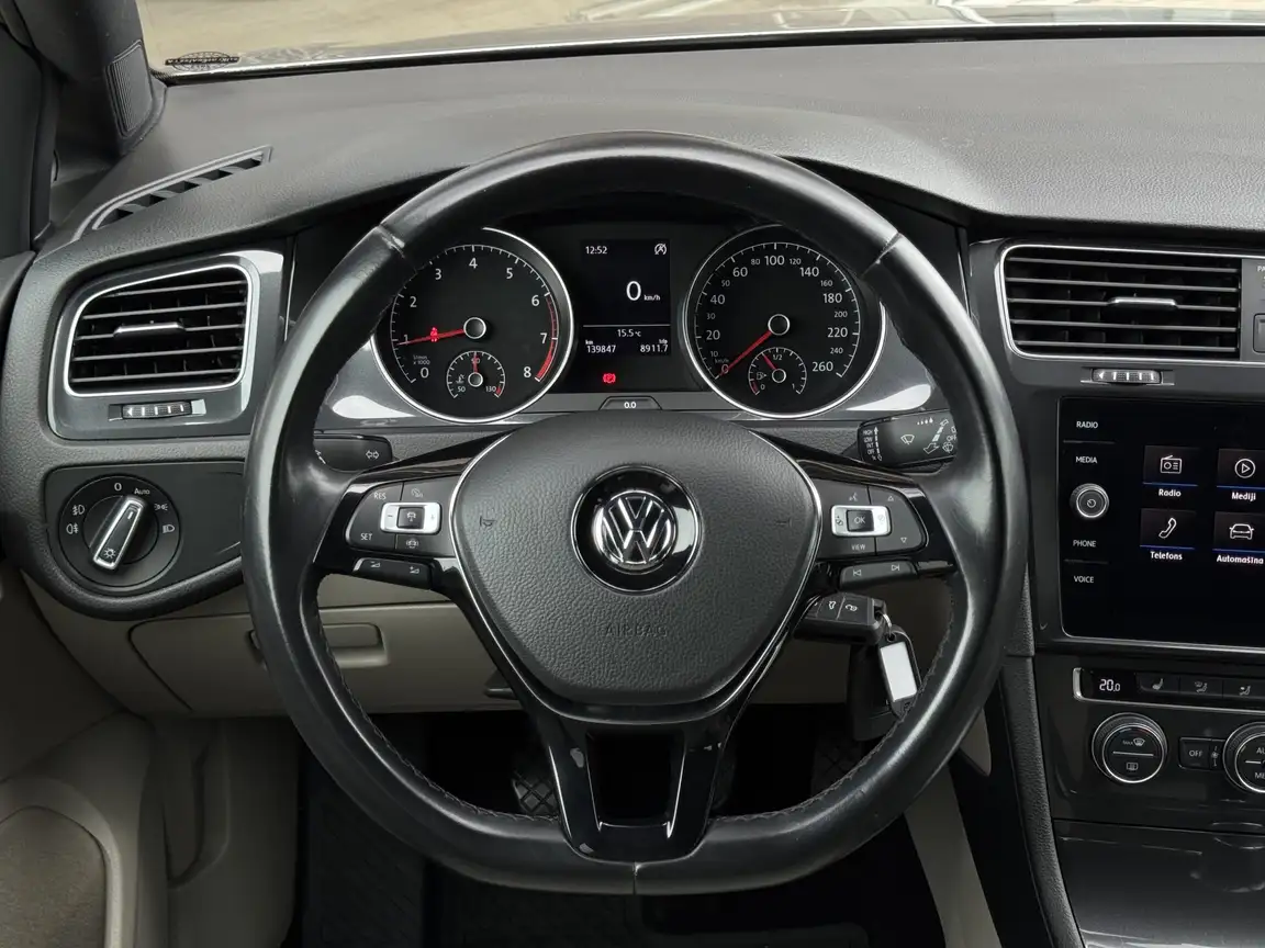 VOLKSWAGEN GOLF
