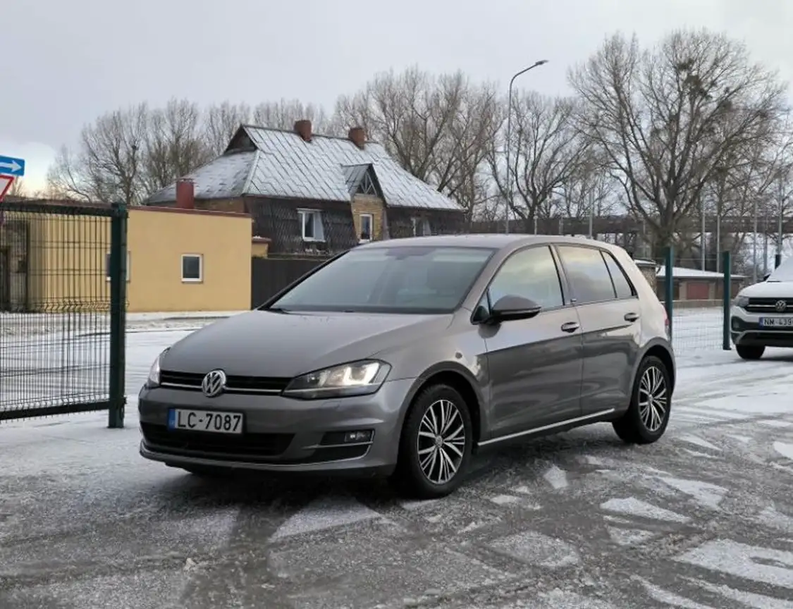 VOLKSWAGEN GOLF