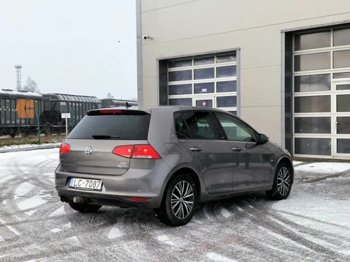 VOLKSWAGEN GOLF