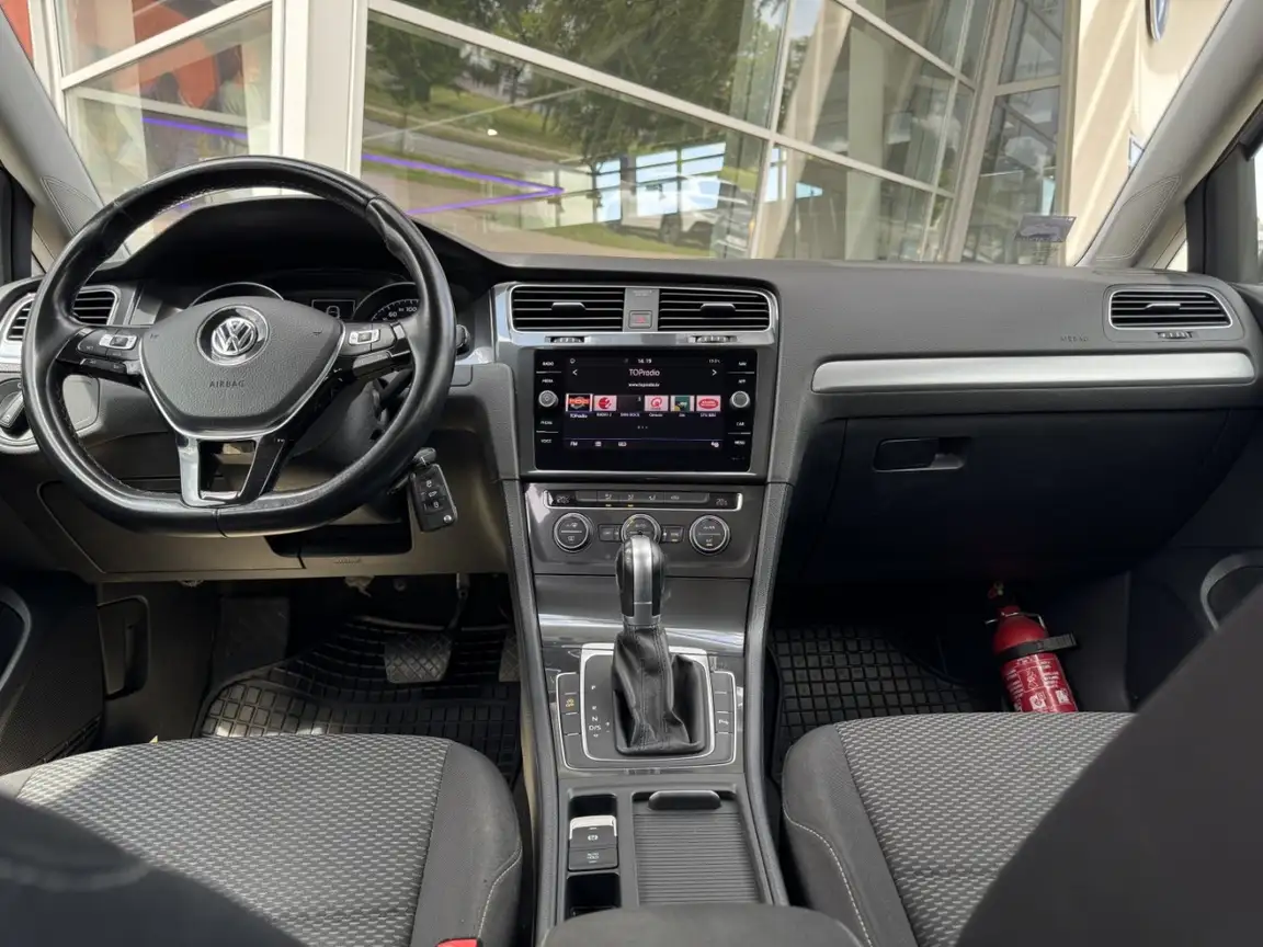 VOLKSWAGEN GOLF