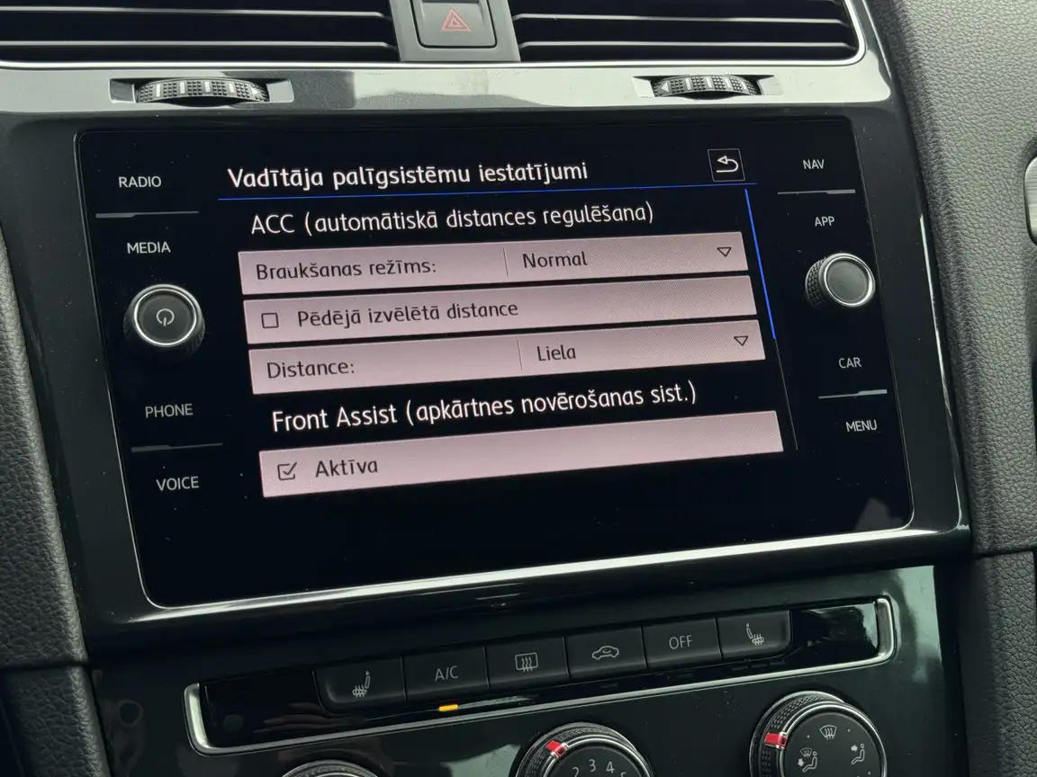 VOLKSWAGEN GOLF