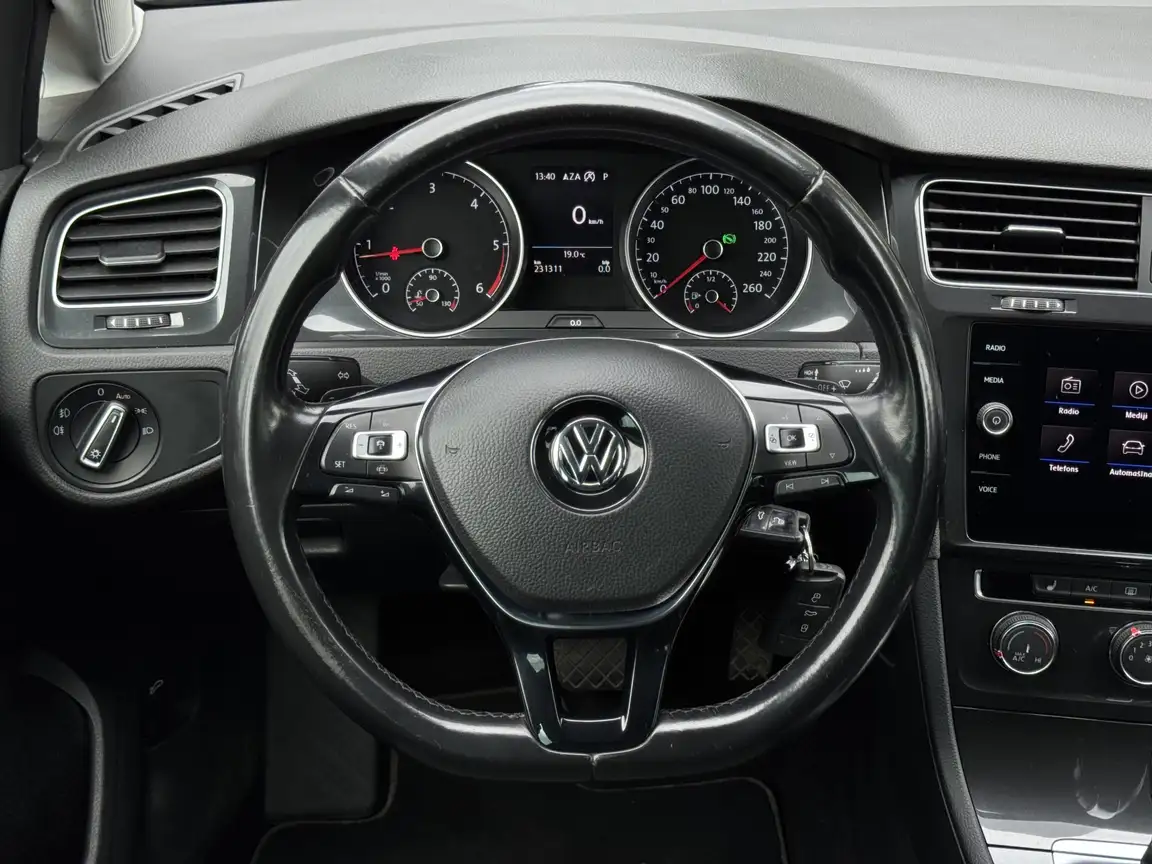 VOLKSWAGEN GOLF