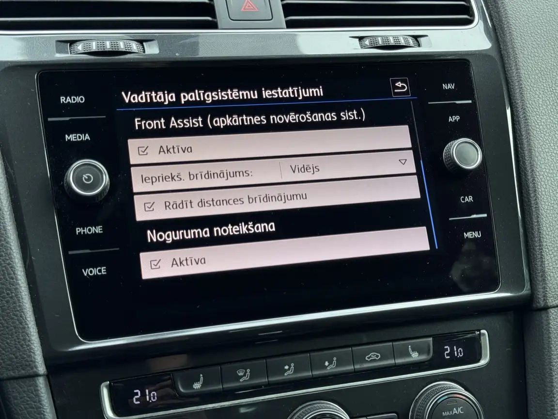 VOLKSWAGEN GOLF