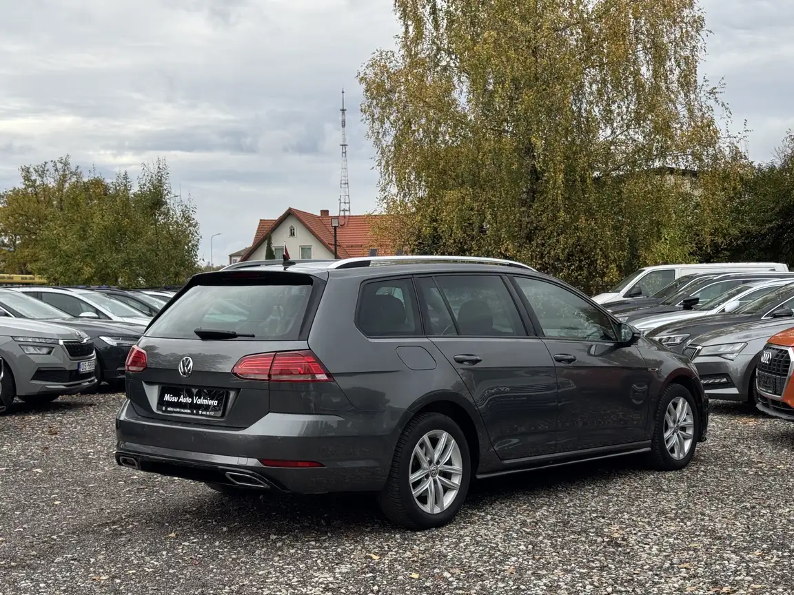 VOLKSWAGEN GOLF