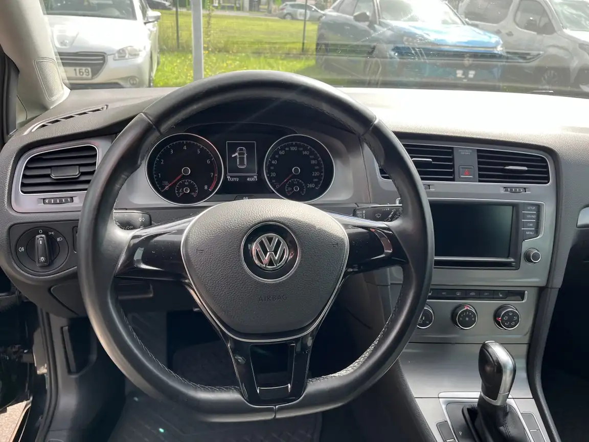 VOLKSWAGEN GOLF