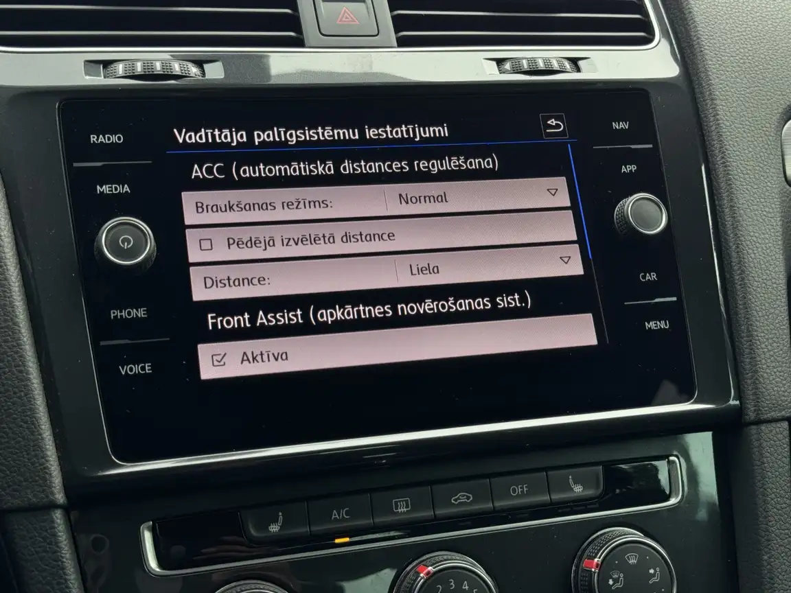 VOLKSWAGEN GOLF