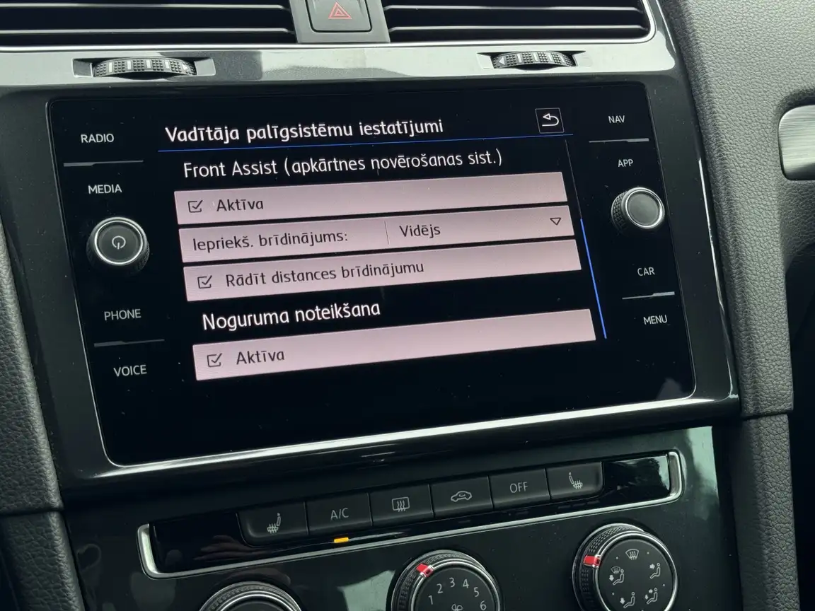 VOLKSWAGEN GOLF